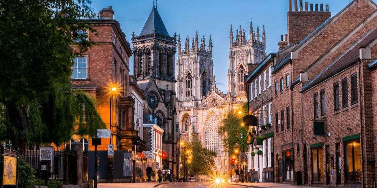 The 15 Most Picturesque Cities in England to Add to Your Travel List